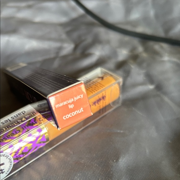 Tarte 3 Piece Kit Maneater Black Mascara,Tan Sand Concealer & Maracuja Juicy Lip - Picture 11 of 16